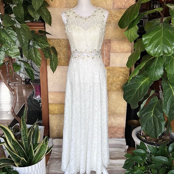 Elizabeth K GLS Collective Women’s White Lace Rhinestone Long Maxi Evening Dress - Picture 2 of 16